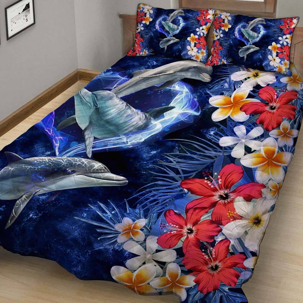 The Ocean Is Calling - Dolphin Quilt Bed Set